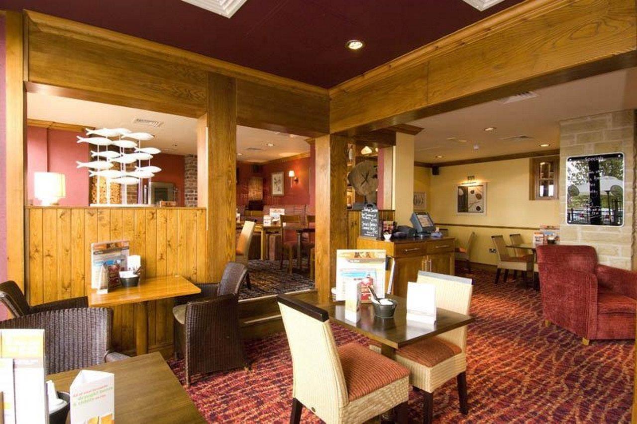Premier Inn Doncaster Central Exterior foto