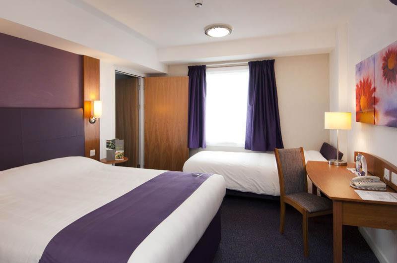 Premier Inn Doncaster Central Exterior foto